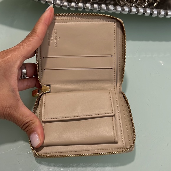 Louis Vuitton Vernis Enamel Patent Leather Broom Zip Around Wallet - Picture 8 of 8